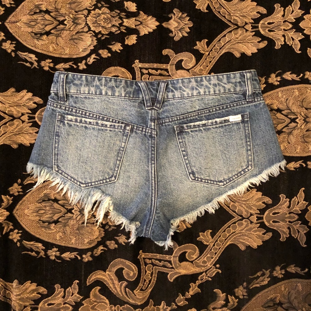 NWOT sexy Volcom Micro Shorts waist 26 - Picture 2 of 4